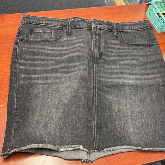 Universal thread denim skirt size 14 // 080222 - Picture 1 of 2